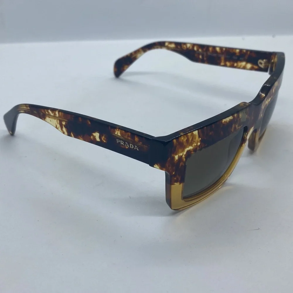 PRADA - Picture 7 of 8